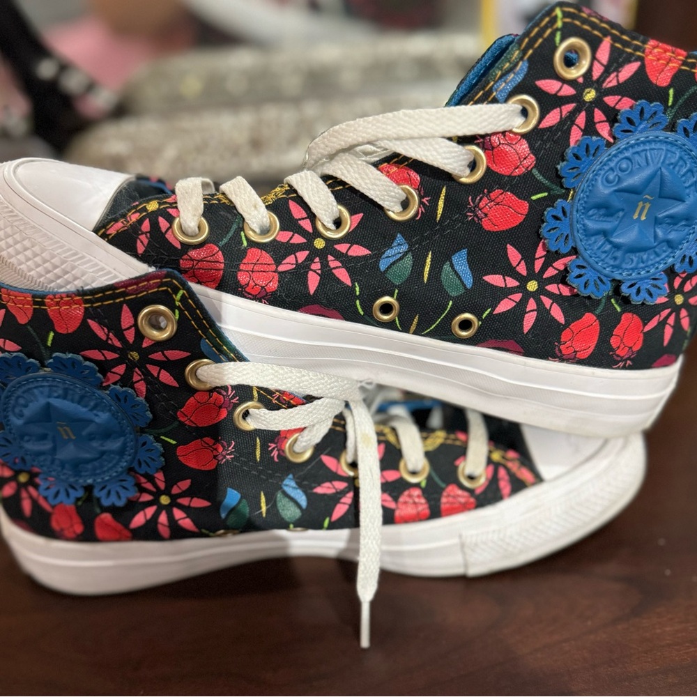 Converse Mi Gente Collection